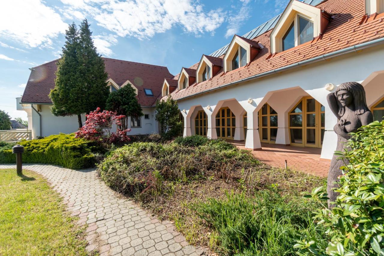 Global Apartmanhaz Vonyarcvashegy Exterior photo