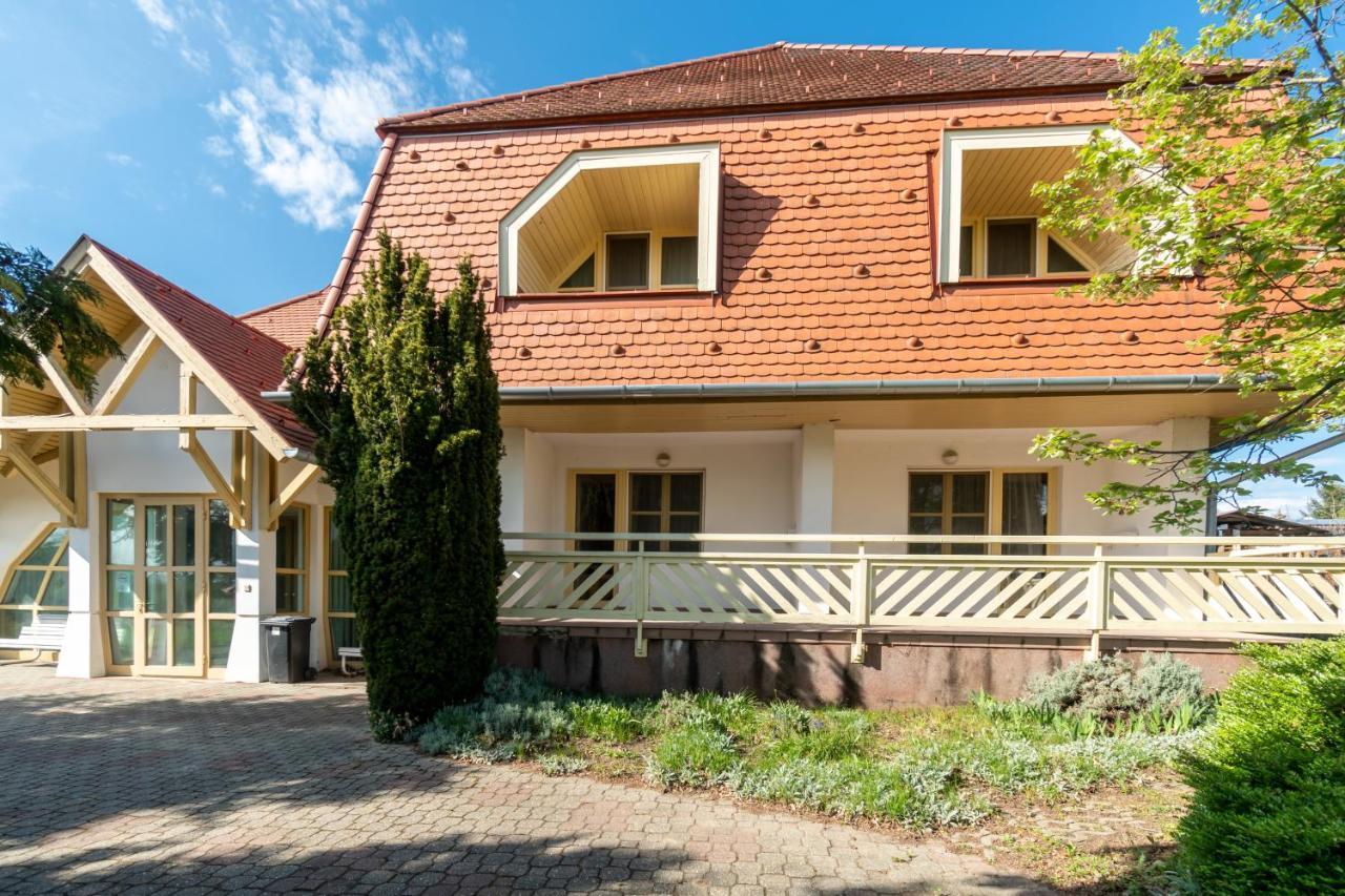Global Apartmanhaz Vonyarcvashegy Exterior photo