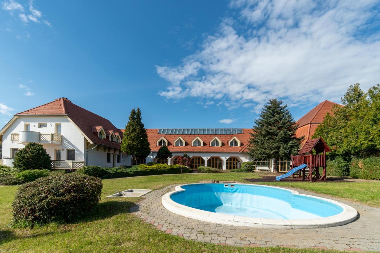 Global Apartmanhaz Vonyarcvashegy Exterior photo